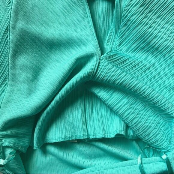 Ann Taylor ribbed knit halter top - Picture 3 of 8